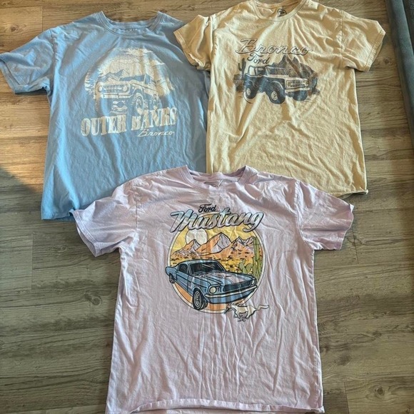 The Unbranded Brand Tops - Ford Bronco Bundle T-shirts size Medium